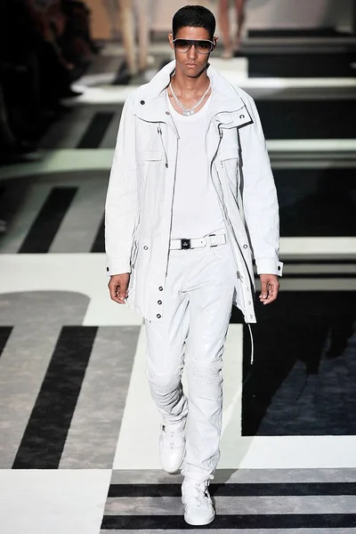 Look 15